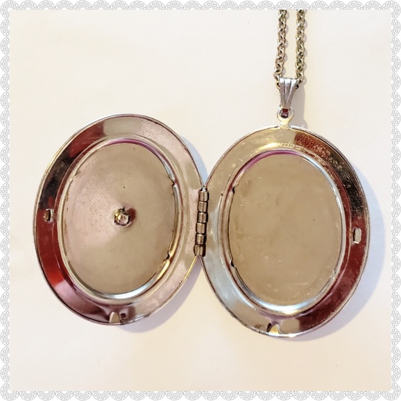 VINTAGE Silver Filigree Locket with 24” Chain - Picture 3 of 6